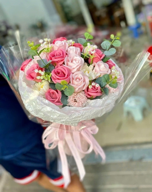 Bó hoa sáp màu hồng tặng tốt nghiệp kiểu Hàn 