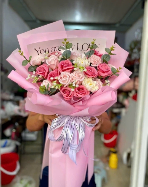 Bó hoa sáp màu hồng tặng tốt nghiệp 