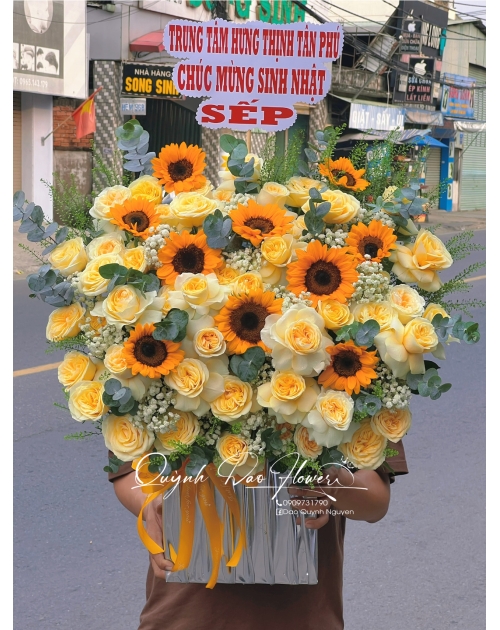 Giỏ hoa sinh nhật màu vàng tặng sếp nam