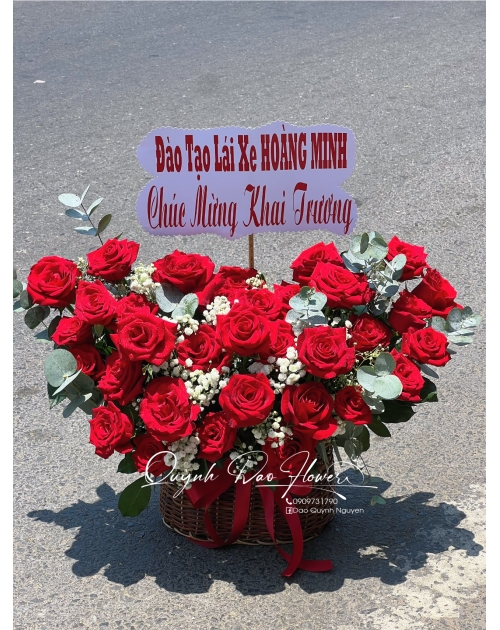 Giỏ hoa đỏ xinh thủ Đức 