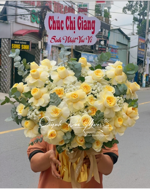 Giỏ hoa vàng to đẹp 