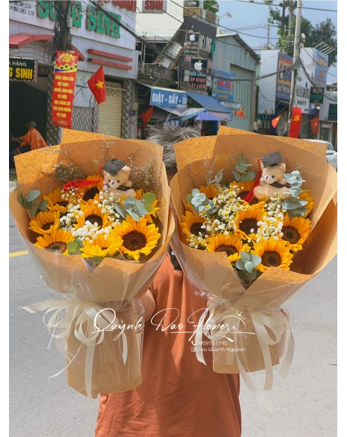 Hoa tốt nghiệp kèm gấu thủ Đức 