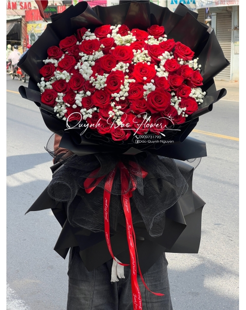 Bó hoa hồng đỏ nhung khổng lồ