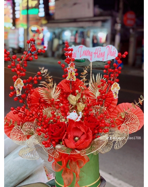 Giỏ hoa mèo thần tài 