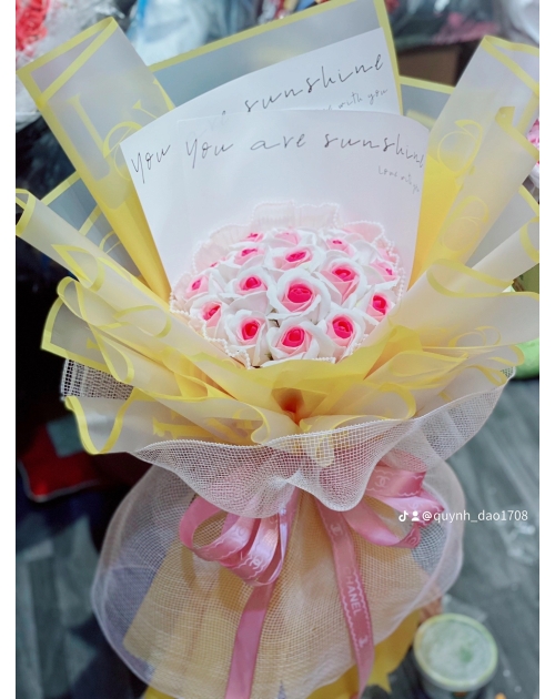Bó hoa sáp đỏ  gần Dĩ An