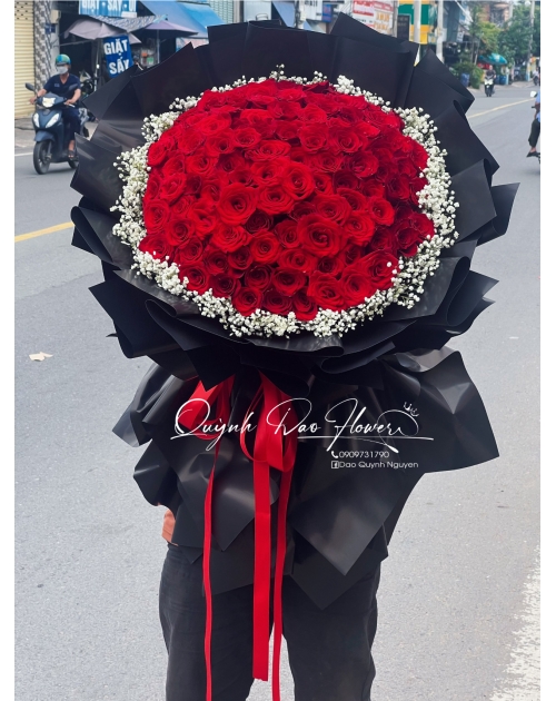 Bó hoa hồng đỏ tròn viền bi