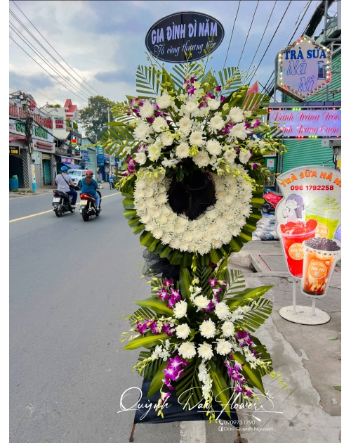 Kệ viếng hoa cúc lưới đẹp 
