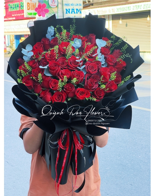 Bó hoa tone đỏ đen 