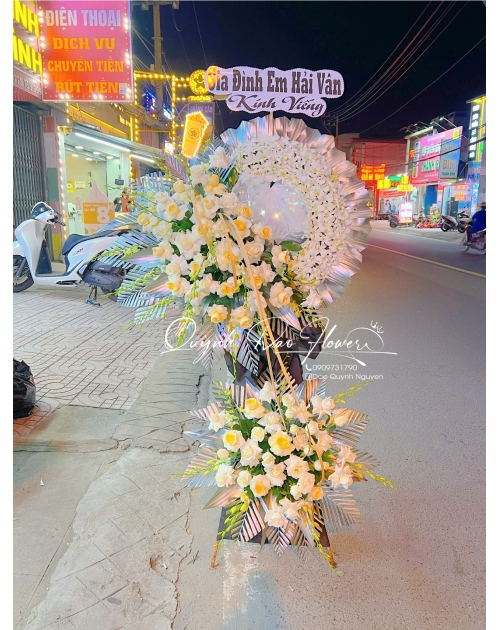 Kệ viếng, hoa viếng Dĩ An
