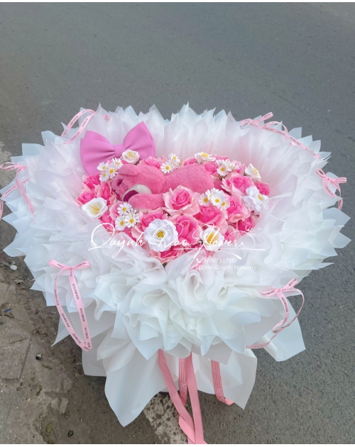 Bó hoa sáp trái tim kèm gấu dâu