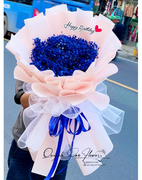 Bó hoa bi khô màu xanh dương tặng bạn trai