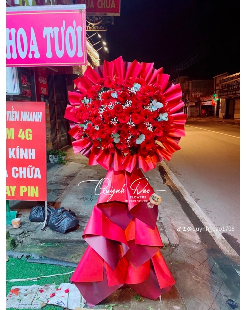 Kệ hoa khai trương màu đỏ giá rẻ