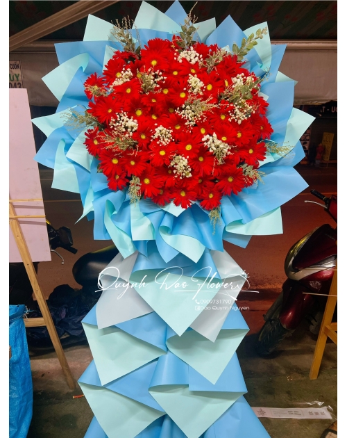 Kệ hoa đồng tiền màu đỏ