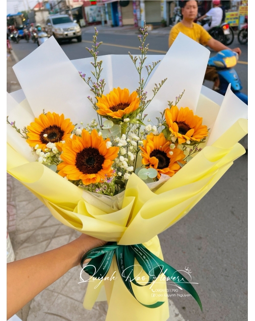 Bó hoa hướng dương 5 bông tặng tốt nghiệp 
