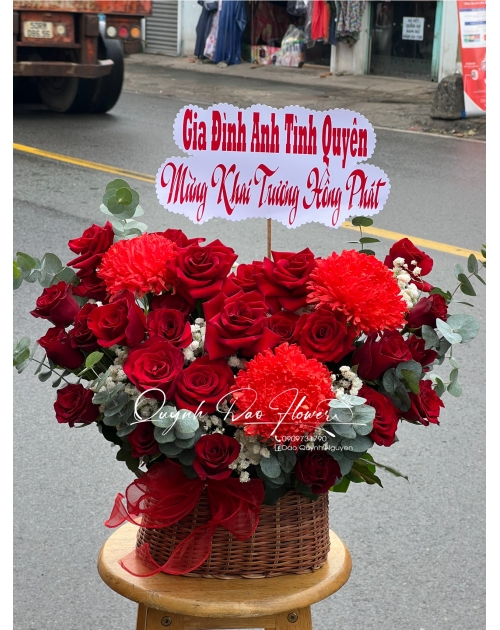 Giỏ hoa để bàn màu đỏ 