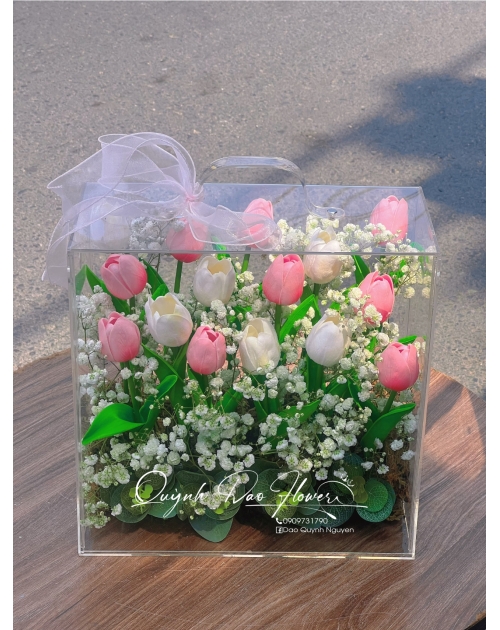 Vali hoa sáp tulip