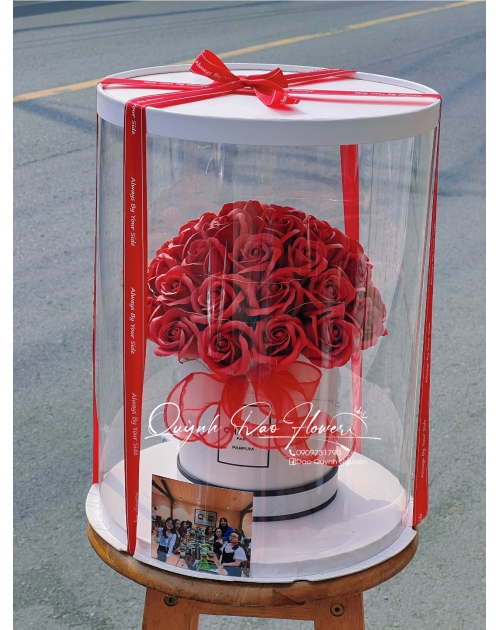 Hộp hoa sáp đỏ đô