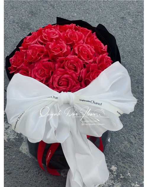 Bó hoa sáp đỏ kèm nơ