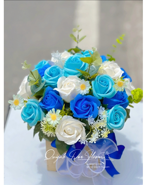 Giỏ hoa sáp để bàn màu xanh dương 