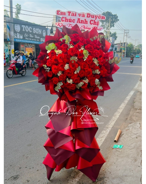 Kệ khai trương full hoa hồng đỏ