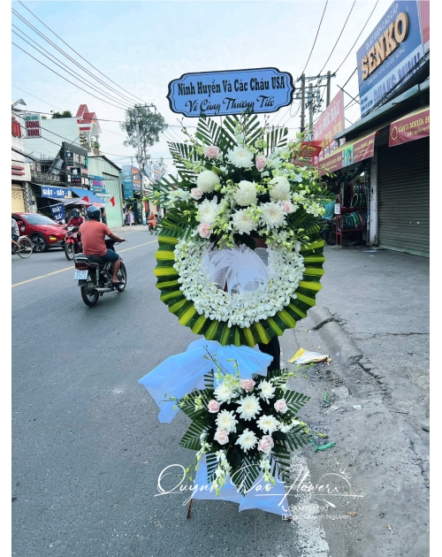 Kệ viếng lan trắng cúc mẫu đơn