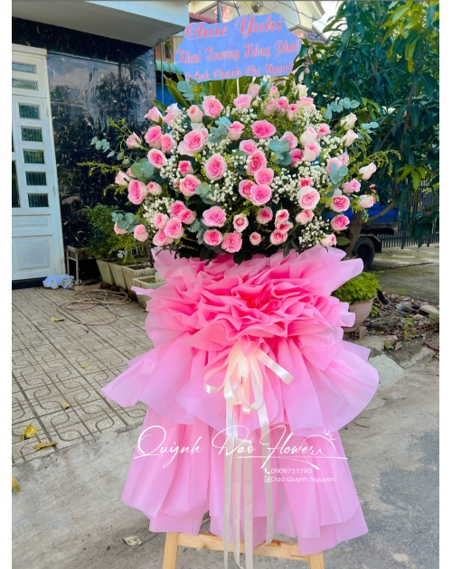 Kệ hoa khai truong tone hồng hiện đại 