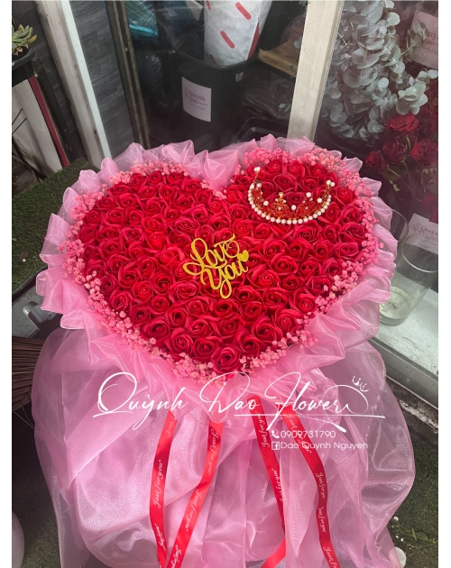 Bó hoa trái tim viền bi