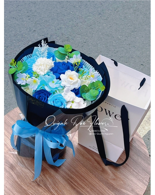 Bó hoa sáp mix cao cấp tone xanh coban