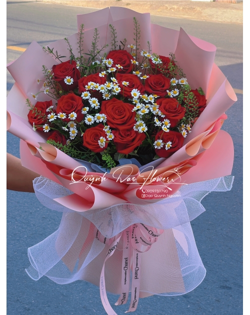 Bó hoa đỏ mix giấy hồng