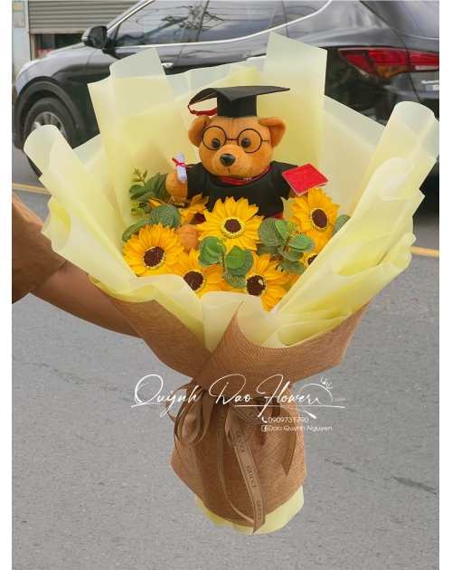 Hoa tốt nghiệp kèm gấu 