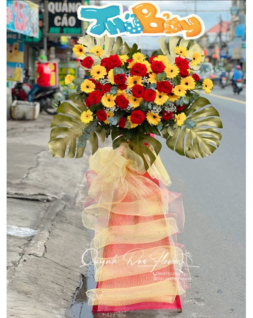 Kệ khai trương hoa Hồng đỏ mix hoa đồng tiền 