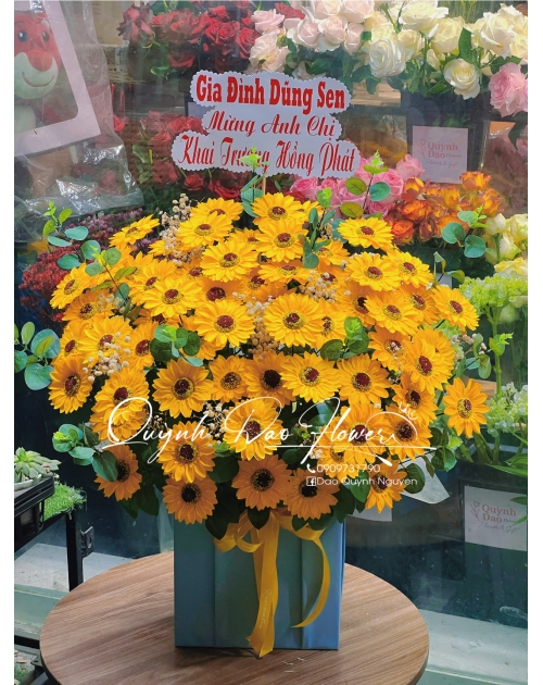 Giỏ hoa sáp hướng dương khổng lồ 