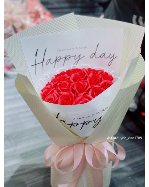 Bó hoa đỏ đơn giản dành tặng bạn gái