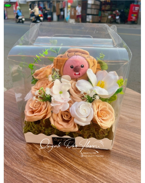Hộp hoa nhỏ kèm gấu 