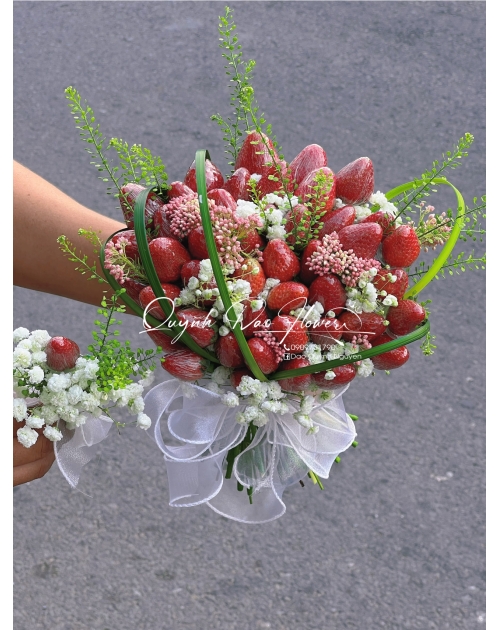 Hoa cưới dâu tây