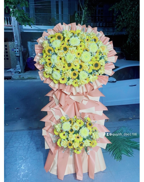 Kệ hoa khai trương tone màu vàng sang trọng 