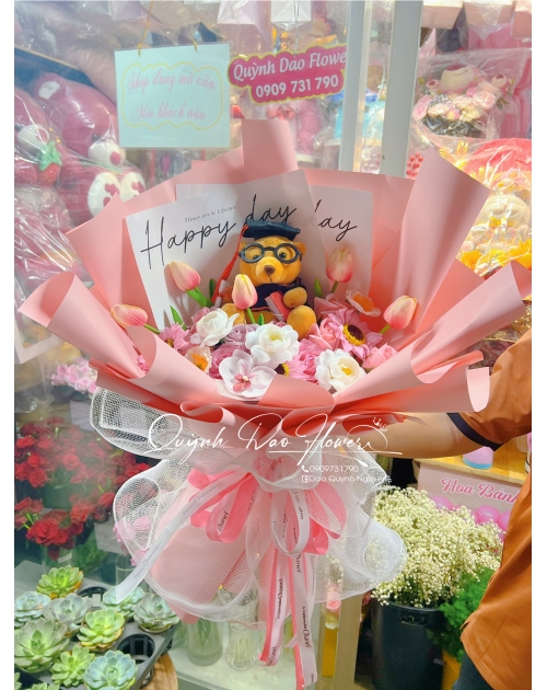 Bó hoa sáp mix kèm gấu tốt nghiệp 