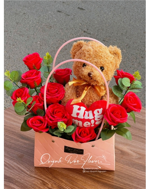 Giỏ hoa sáp kèm gấu 