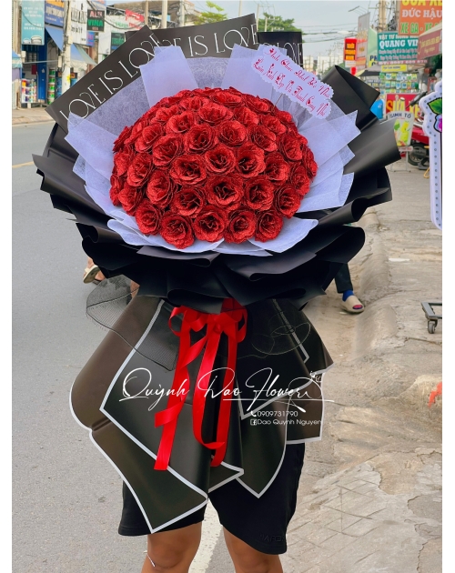 Bó hoa sáp nhũ đỏ đen