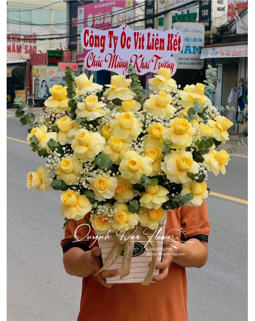 Giỏ hoa vàng Victor 