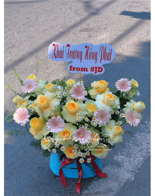 Giỏ hoa để bàn màu vàng bình dương 