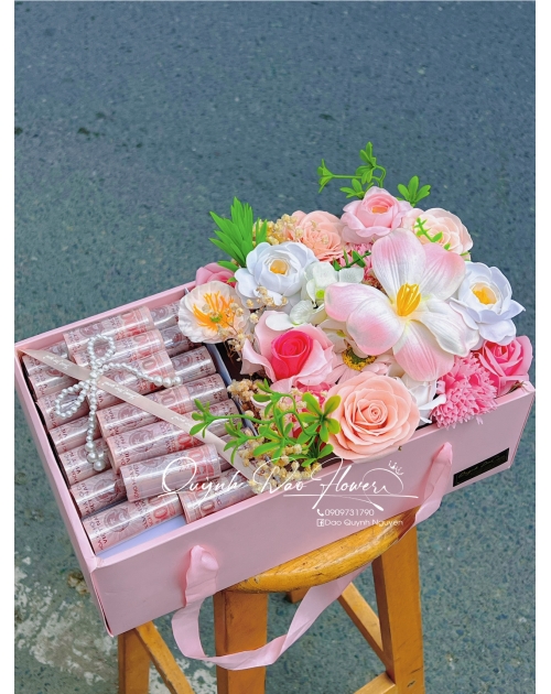Hộp hoa tiền mix hoa sáp 