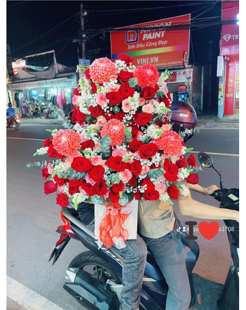 Kệ hoa khai trương 2 tầng sang trọng, shop hoa gần nhất, Thủ Đức, Bình Hoà, Thuận An, Bình Dương 