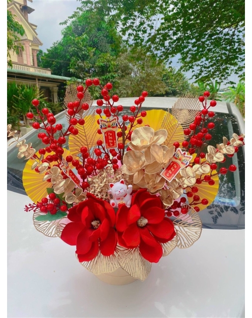Mèo thần tài thu hút tiền cho gia chủ