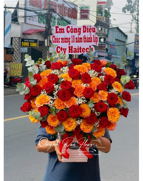 Giỏ hoa to rực rỡ 