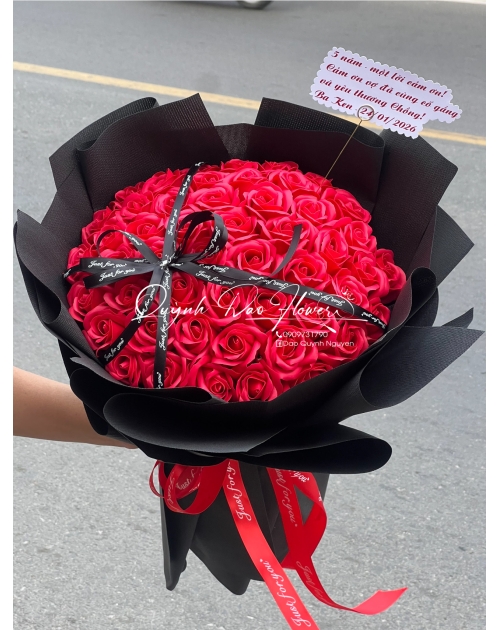 Bó hoa sáp đỏ sang trọng 