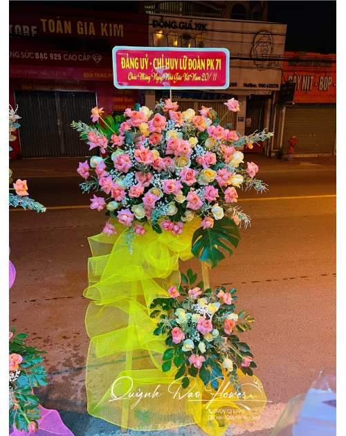 Kệ hoa chúc mừng 