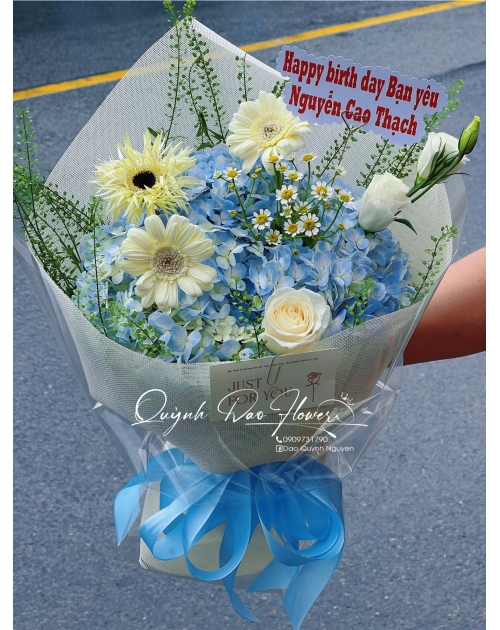 Bó hoa Cẩm Tú cầu xanh dương gần Vĩnh Phú 