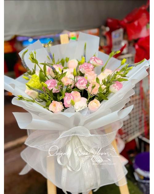 Bó hoa hồng mix hoa cát tường nhẹ nhàng 
