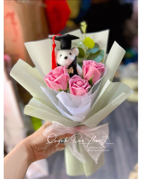 Bó hoa sáp 3 bông kèm gấu tốt nghiệp , túi kính 
